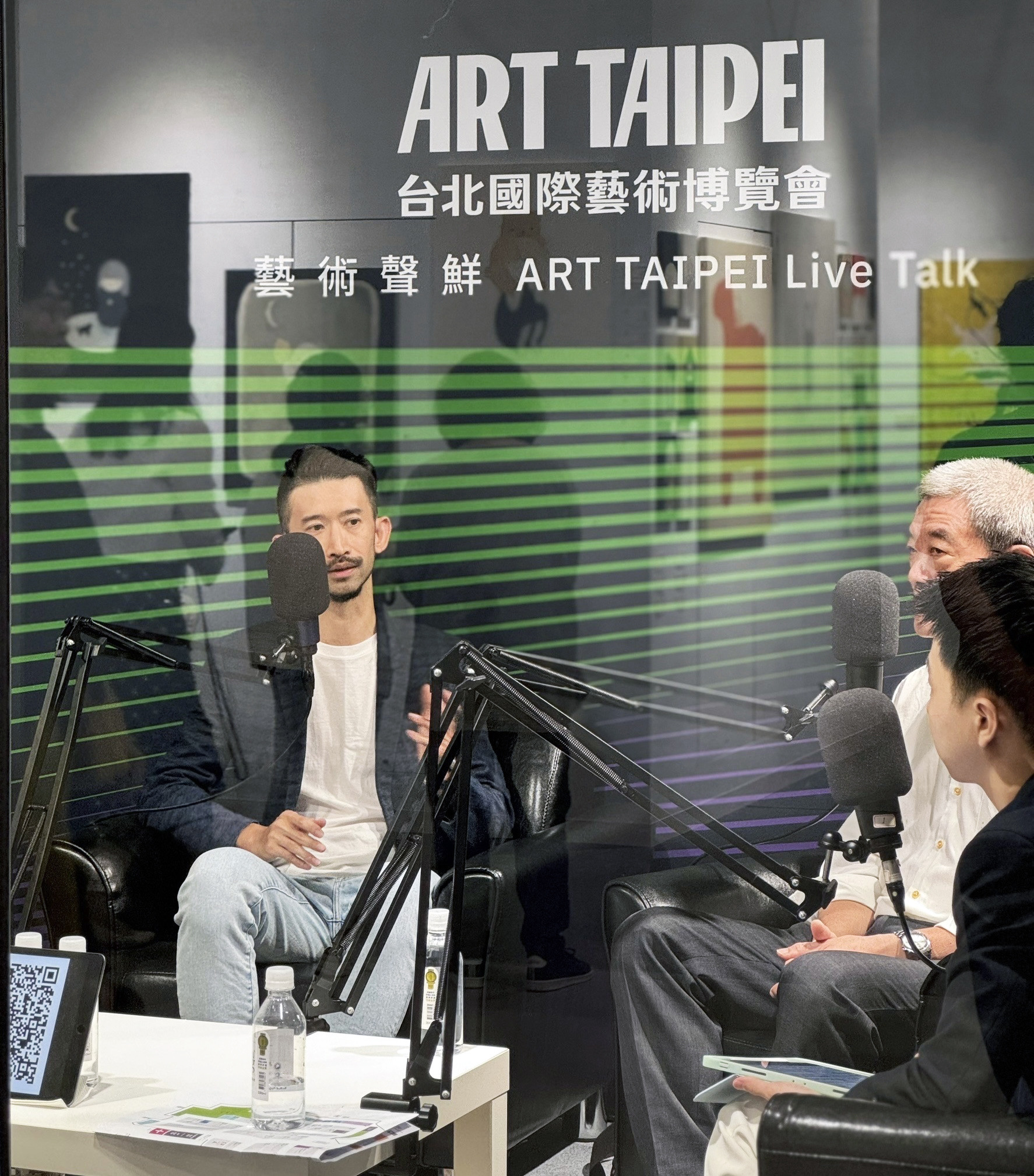 This is a podcast from Art Taipei featuring an interview with the artist Lin Hao Bai, along with other participating artists who come together to share their perspectives on art and the creative process. 這是一集來自Art Taipe 的 podcast，專訪藝術家林浩白，並邀請其他參展藝術家共同分享他們對藝術與創作過程的觀點。